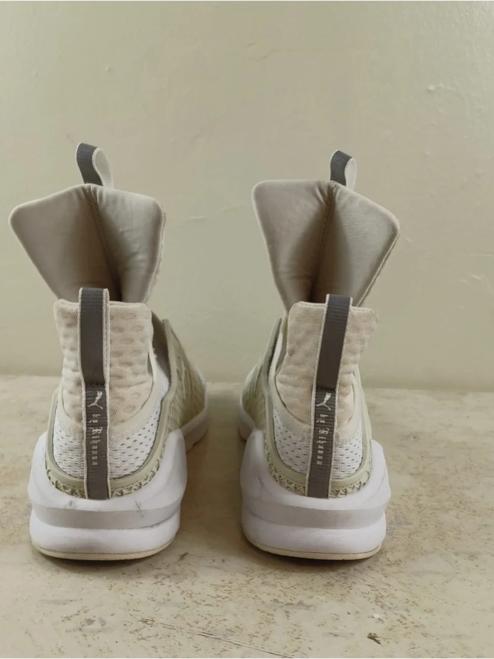 Puma White Slip-On Sneakers Women’s 7.5 EU 38 Lightweight Athleisure - Picture 3 of 8